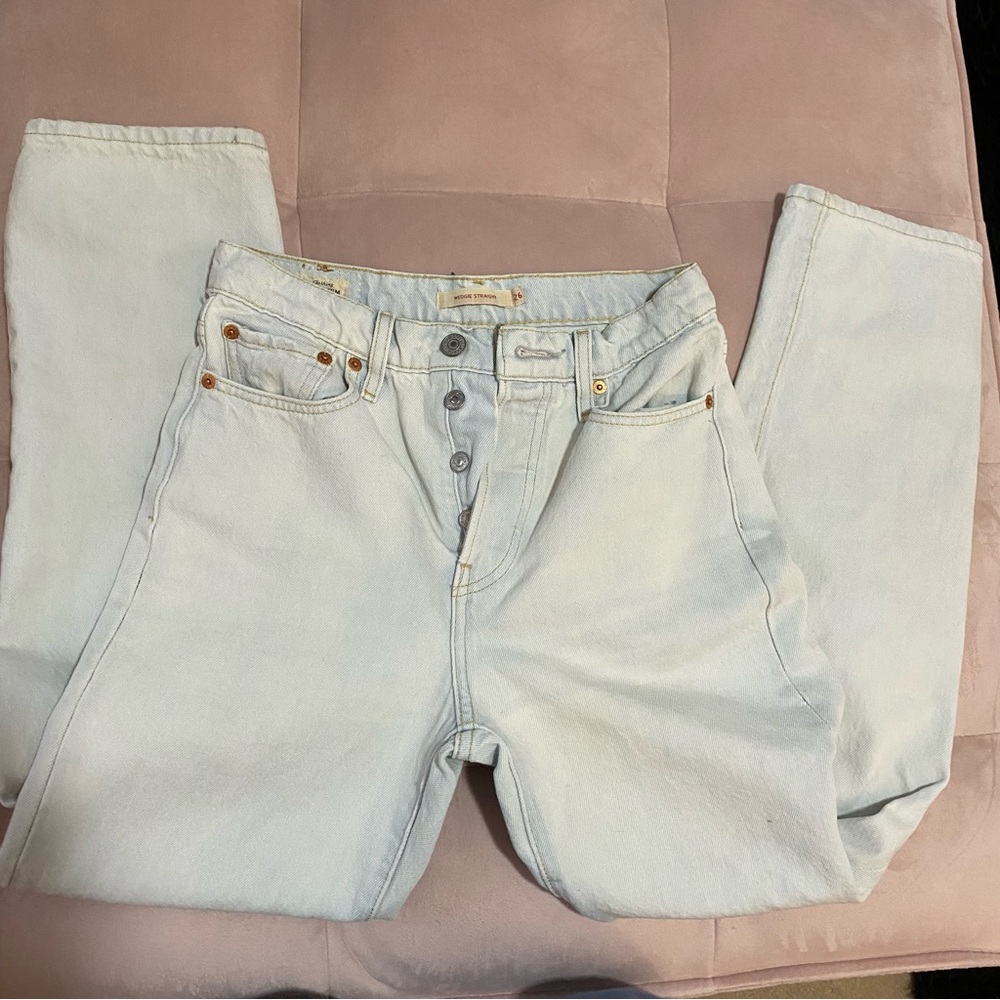 Women's Light Blue Levi’s Jeans